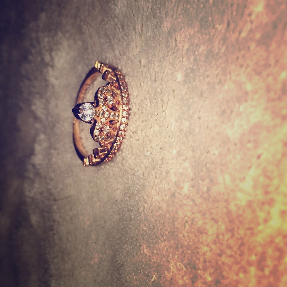 Tiara ring